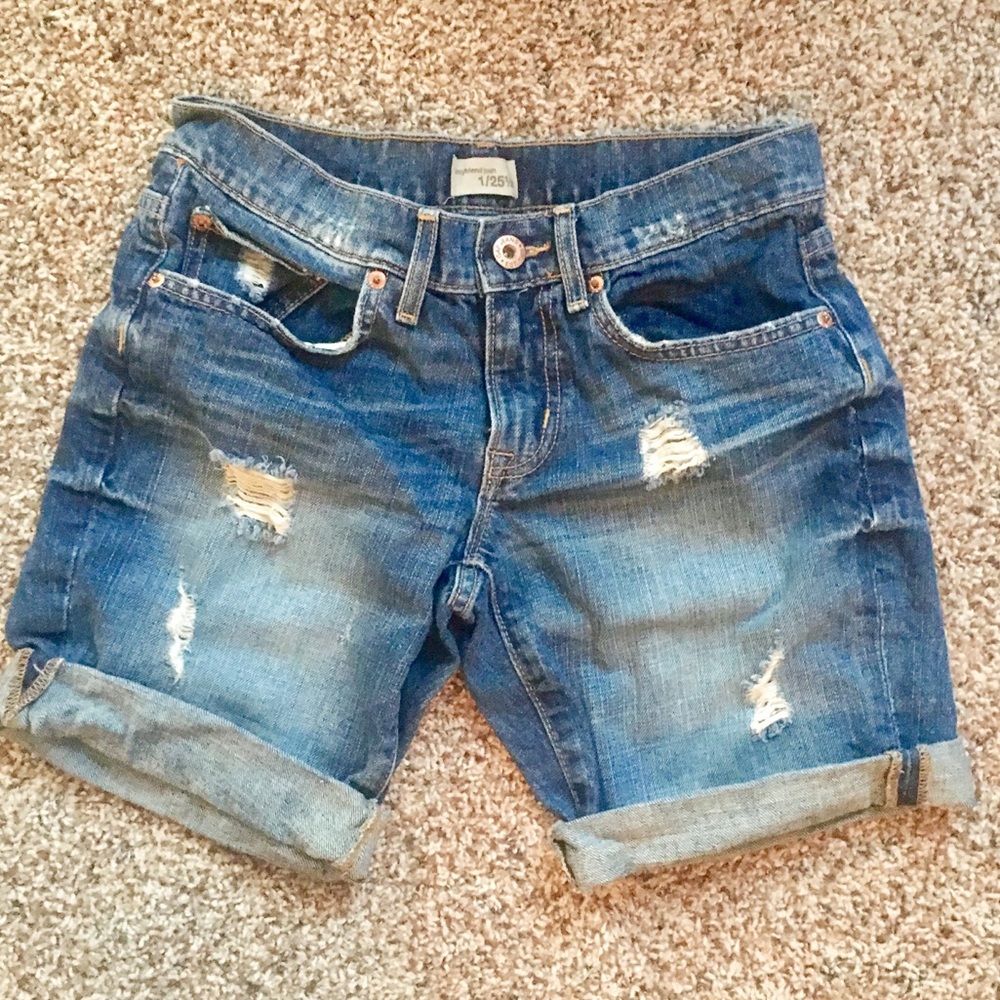 GAP Boyfriend distressed blue jean shorts  1/25.5